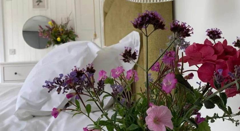 Garden Cottage on Tintern Trails - Image 1