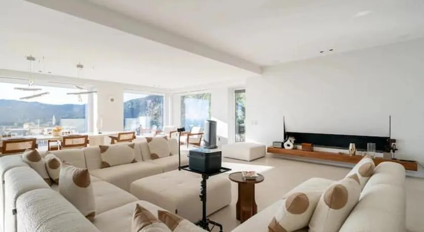 Villa de luxe avec vue panoramique sur la mer et Monaco - Image 1