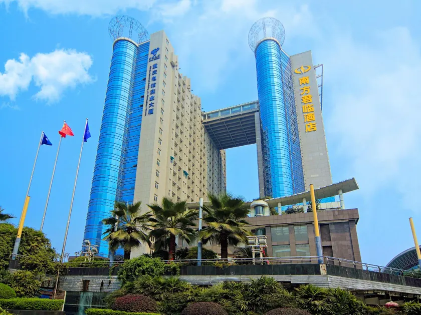 Chongqing Carlton Hotel - Image 1