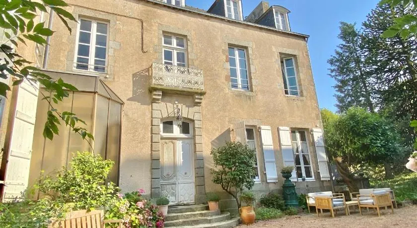 L'Hotel de Hercé Chambre d'Hote - Image 1