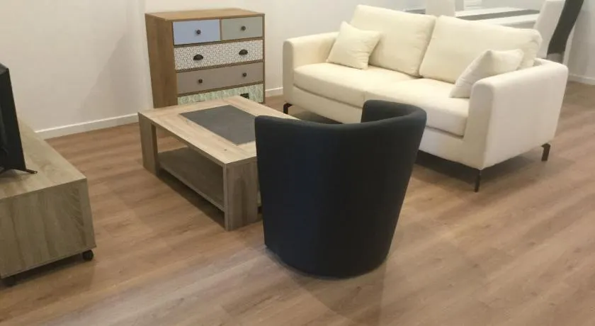 3 chambres en lit double, 6 personnes, dans appartement entièrement rénové, 70 m2 , WIFI,Climatisation, très calme , tout équipé,lit bébé - Image 1