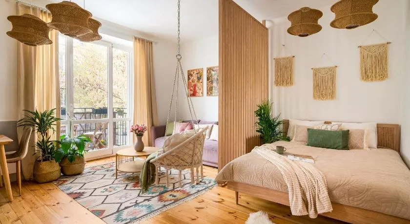 Green city retreat in Warsaw Praga for 2-4 Guests, only 15 min to city centre - Image 1