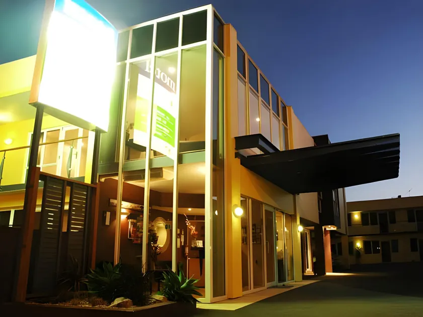 Harbour City Motor Inn & Conference - Image 1