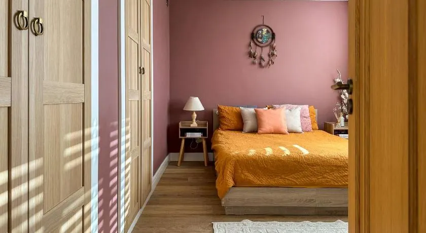 Cosy 2 Bedroom Home - FREE Parking & Garden with BBQ - Image 1