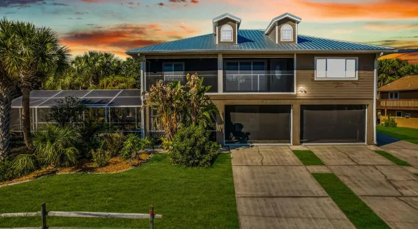 Holland Huis in Crystal River Canal Home w Pool on Fort Island Trail - Image 1