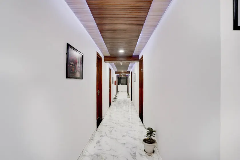 Hotel O Yatra Inn - Image 1