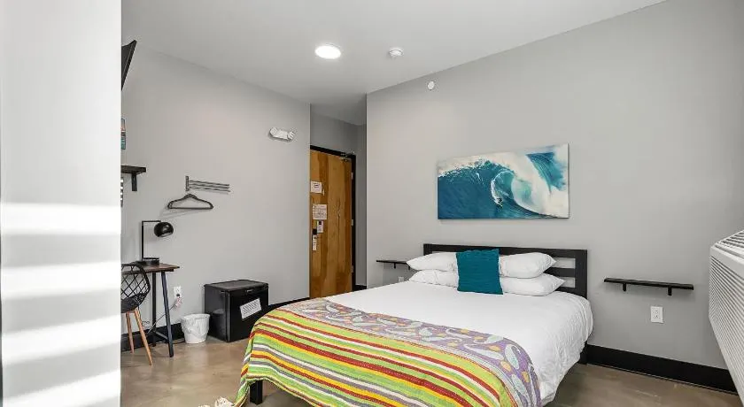 Pet friendly queen room for 2 - Image 1