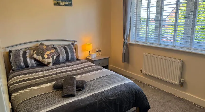 Double bedroom in a residential home with parking - Image 1