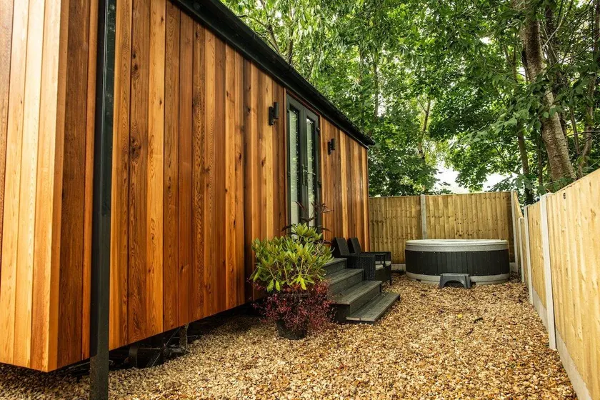 Newydd Lodge with private hot tub - Image 1