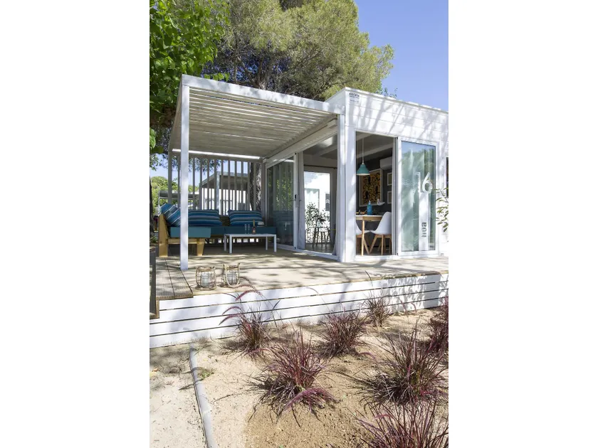Chalet in Spain with Modern Amenities - Image 1