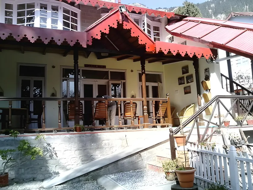 Swiss Cottages - Image 1