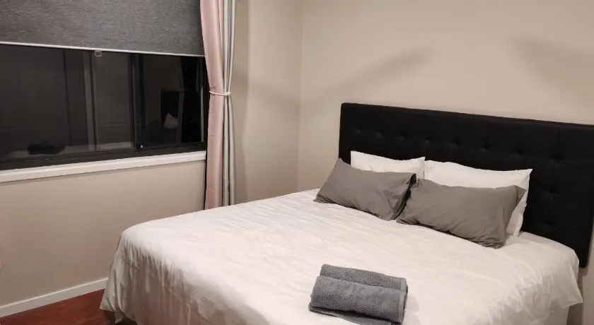 Serenity Suite Sunnybank Hills 2-Bedroom Suite with Kitchen - Image 1