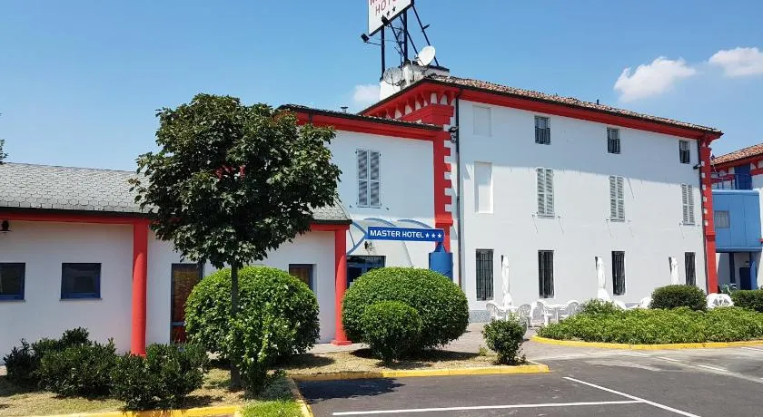 Master Hotel - Image 1
