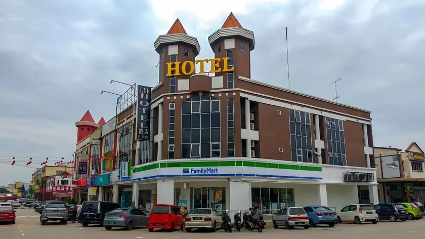Lee Hotel - Image 1
