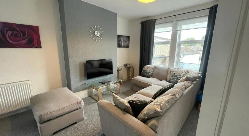 DG1 1ST Floor Flat - Image 1