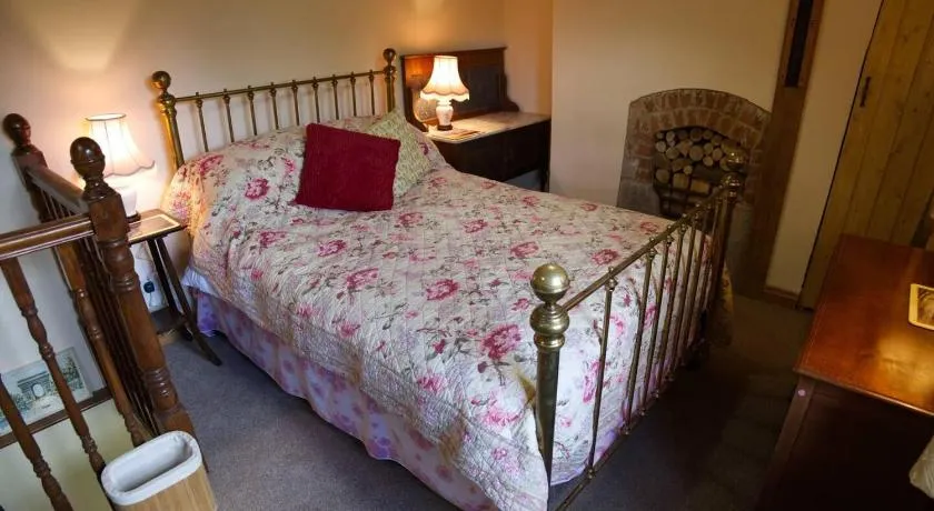 Cottage - Sleeps 2 - Garden - Parking - Image 1