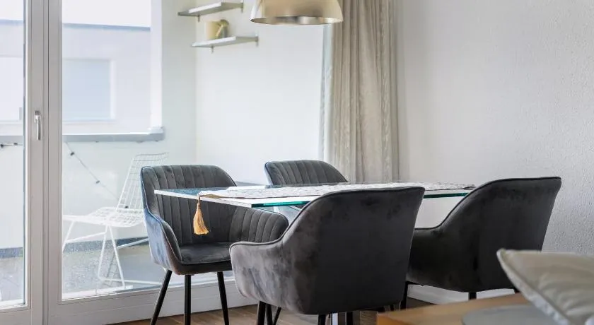 EXQUIS 2BR Luxus Apartment ROLF BENZ I Parken I Netflix I Stadtmitte I Familienfreundlich I Mercedes-Benz - Image 1