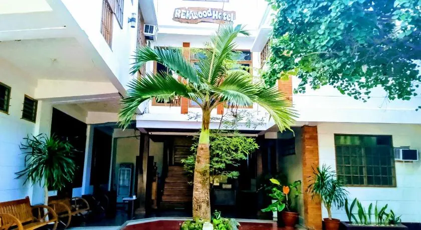 REKWOOD Hotel - Image 1