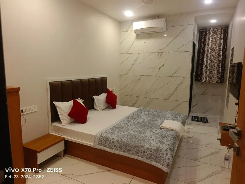 Goroomgo Janata Inn Gujarat - Image 1