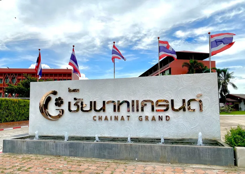 Chainatgrand Hotel - Image 1
