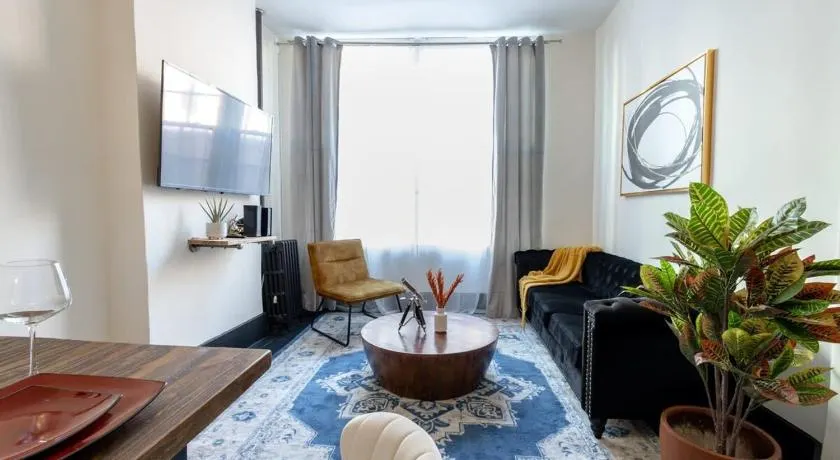 E10-1 Designer East Village Townhouse 1BR - Image 1