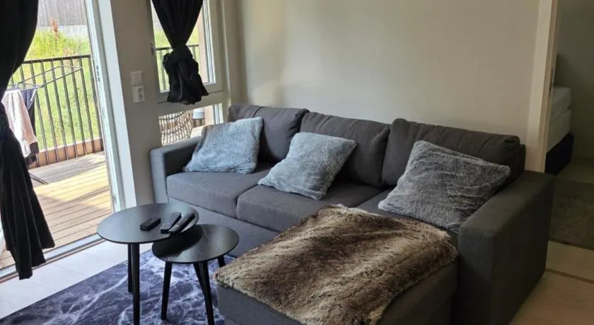 Two bedrooms Luxury apartment with free parking - Image 1