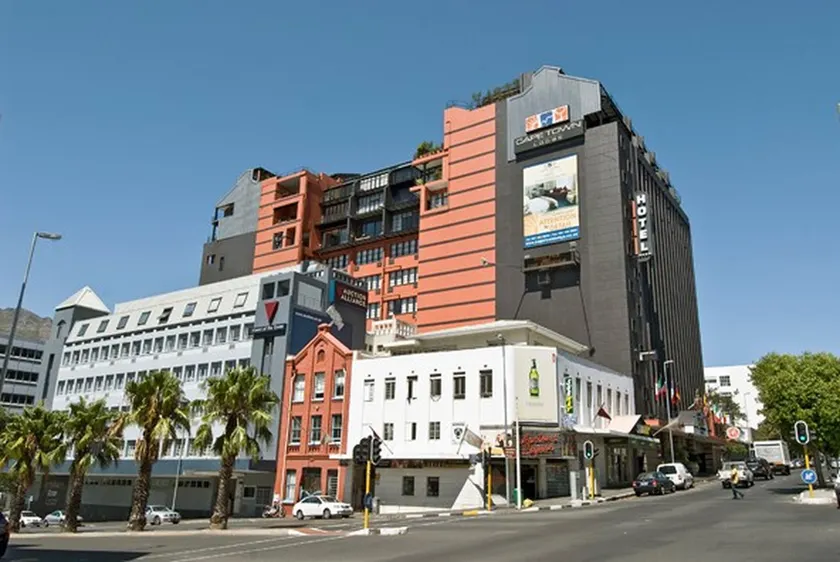 Cape Town Lodge Hotel - Image 1