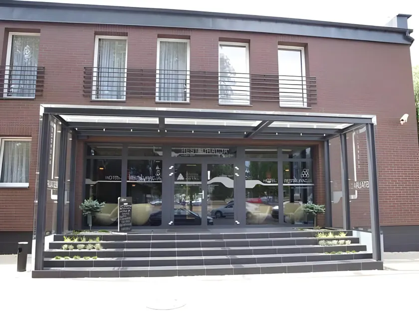 Hotel Arsenał - Image 1