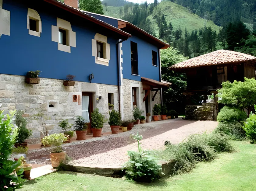 Bajo Los Tilos - Image 1