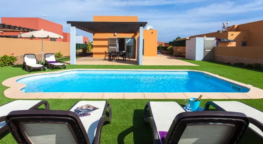 Villa con Piscina ,Vista Mar y campo de golf - Image 1