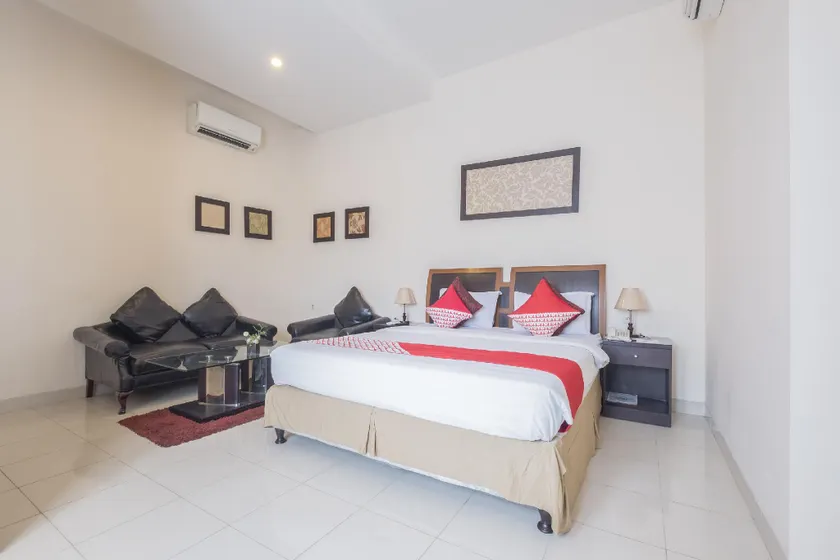OYO 424 Asia Hotel - Image 1