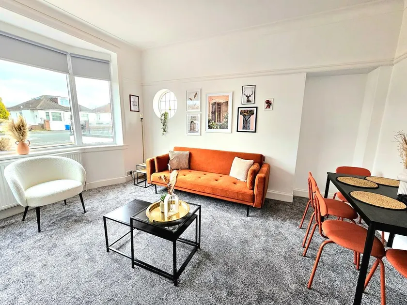 Charming 3-Bed Oasis-free parking - Image 1