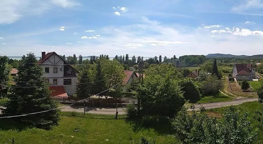 BalatUniversum Apartmanhouse - Image 1