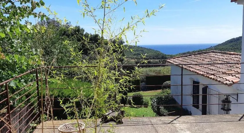ESTUDIO CON TERRAZA PRIVADA Y COCINA vistas al mar TAMARIU y BEGUR - Image 1