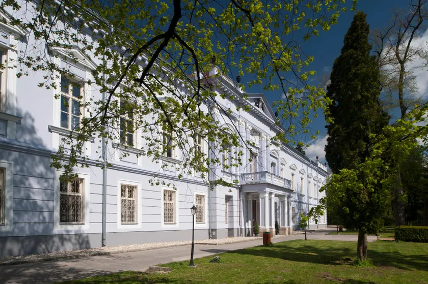 Hotel Kaštieľ Mojmírovce - Image 1