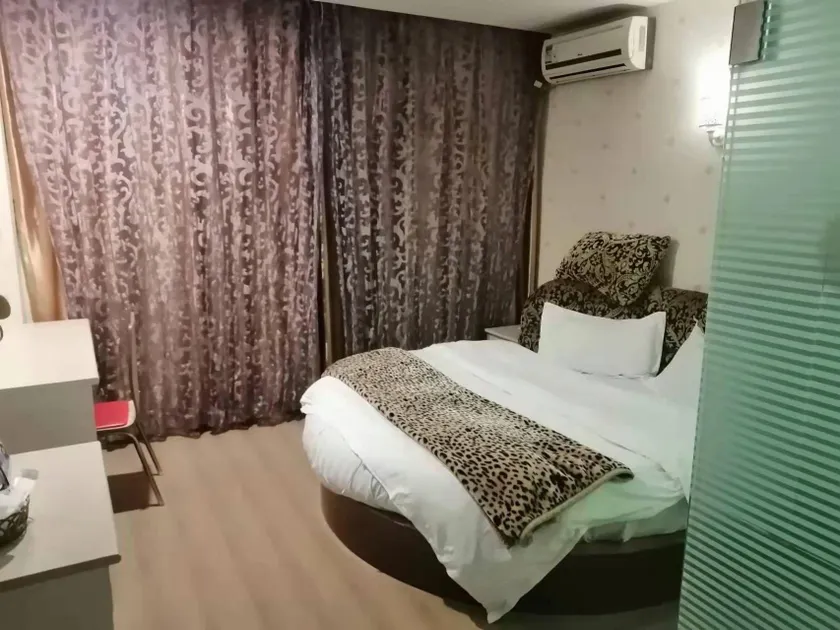 Rujia Hotel - Image 1