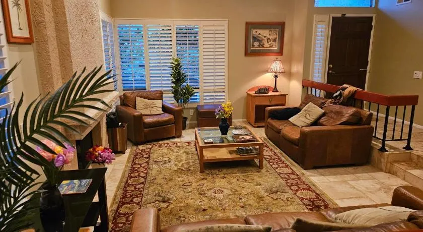 Luxurious Room available in a charming 5bdr house - Image 1