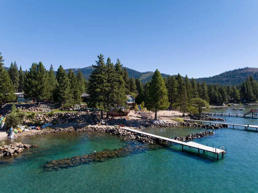 Red Wolf Lakeside Lodge - Image 1