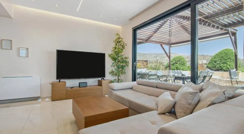Penthouse Sauna & Jacuzzi in Glyfada - Image 1