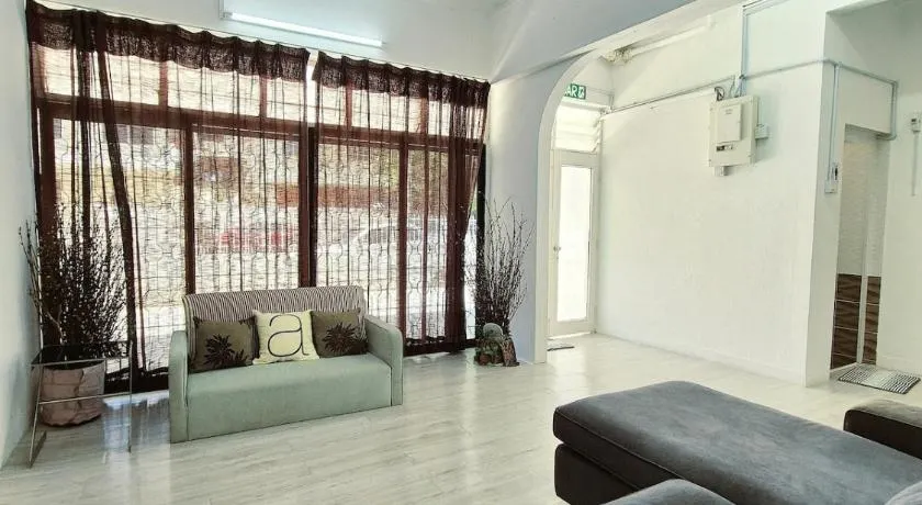 Spacious 9 Rooms house 23paxQbay MallSpice Arena - Image 1