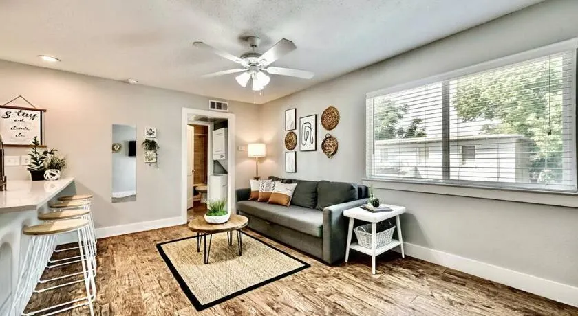 Global Cup Lovely Dallas Flat Near Downtown - Image 1