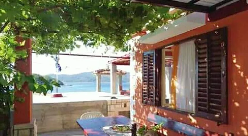 Charming house with sea view in Potirna, garden - Image 1