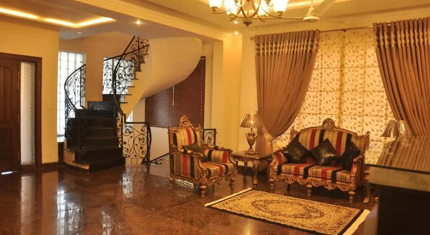 Reina Boutique Hotel - G9 - Image 1