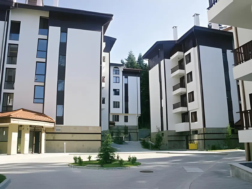 TES Flora Apartments - Image 1