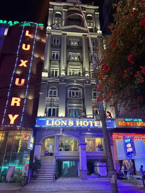 LION 8 Hotel - Image 1