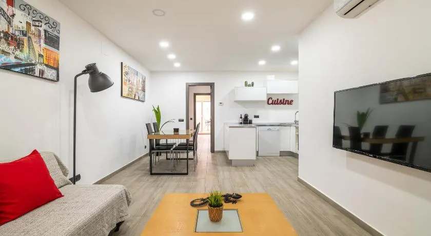 Luxury Beach Apartment, next to the sea - Image 1