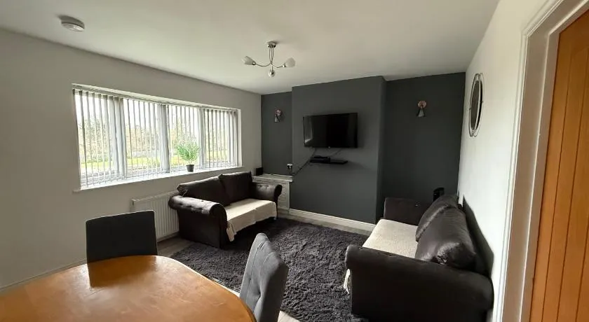 Cosy, Modern Home Near BHX, NEC and City Centre - Image 1
