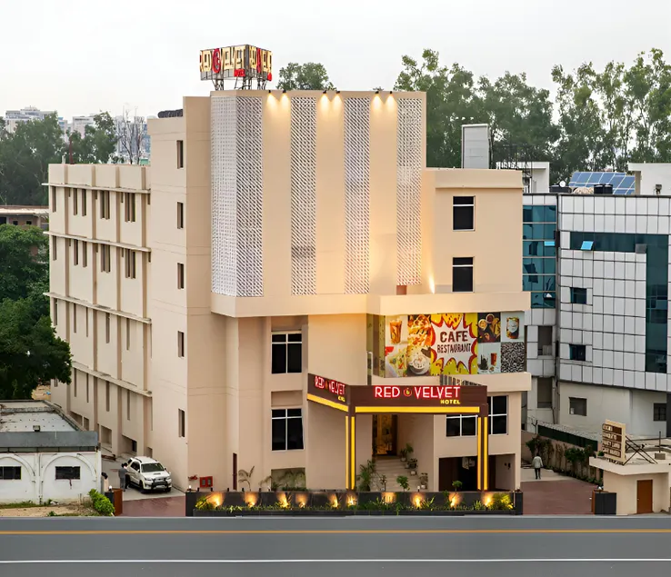 Red K Velvet Hotel - Image 1