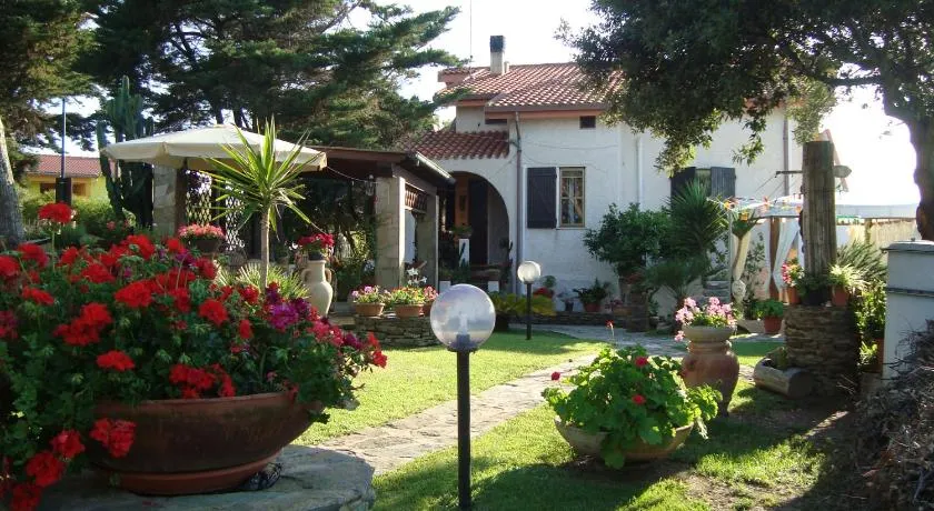 Solmar Apartments - Image 1