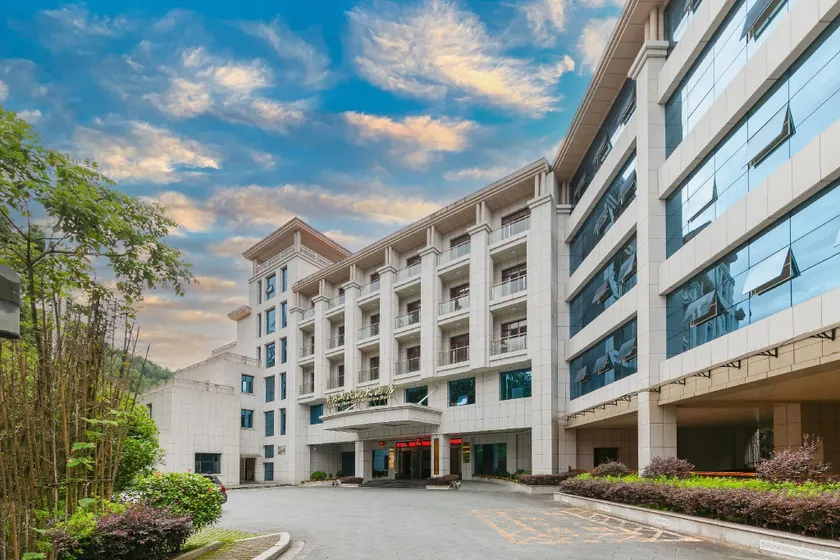 Jinggangshan Civil Aviation Hotel - Image 1